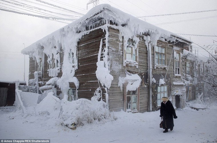  Thị trấn lạnh nhất thế giới chính là thị trấn Oymyakon thuộc Cộng hòa Sakha thuộc Liên bang Nga. Nó chỉ cách vòng cực Bắc chừng 350 km nên nhiệt độ nơi đây quanh năm lạnh lẽo, kỷ lục lên tới -67 độ C.